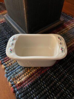 Retired Longaberger Pottery Sugar / Sweetener Holder – Traditional Holly Design